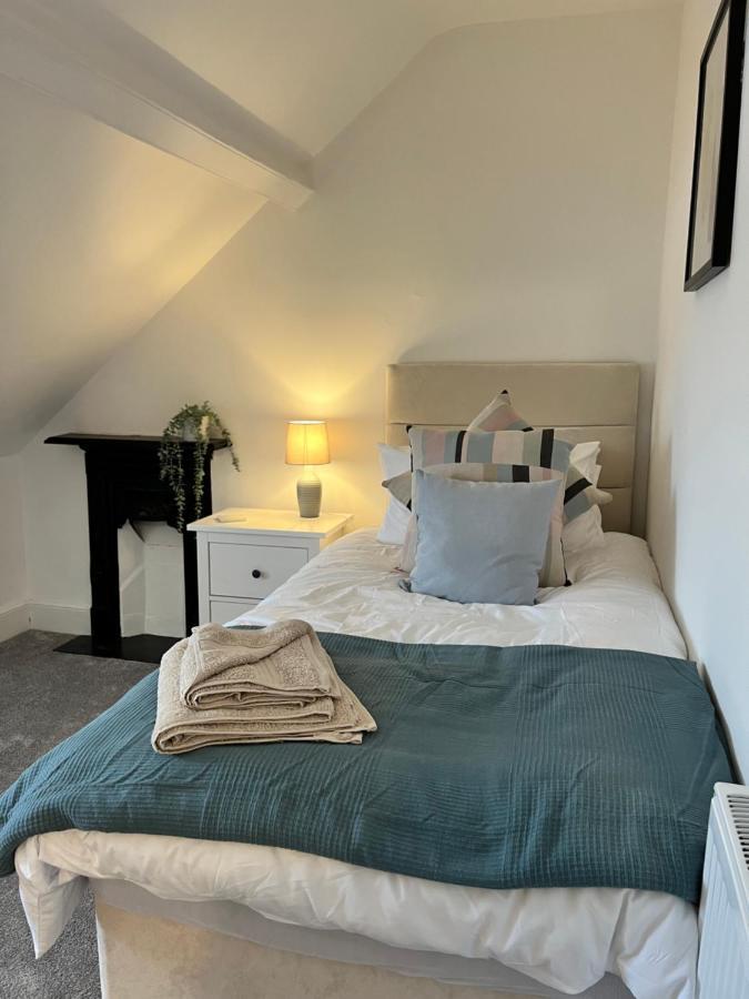 Heathcliff - 5 Bedroom House In Town Centre Tenby Exterior foto